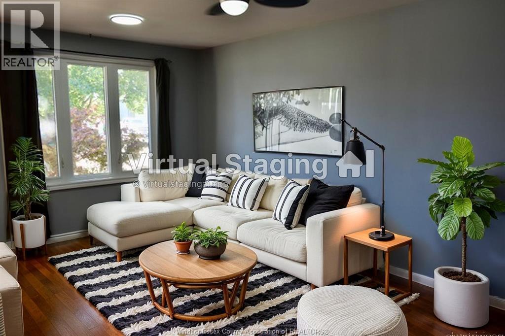 14 Azar Avenue, Tilbury, ON - Indoor Photo Showing Living Room
