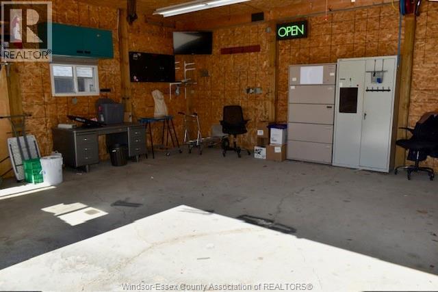 14 Azar Avenue, Tilbury, ON - Indoor Photo Showing Garage