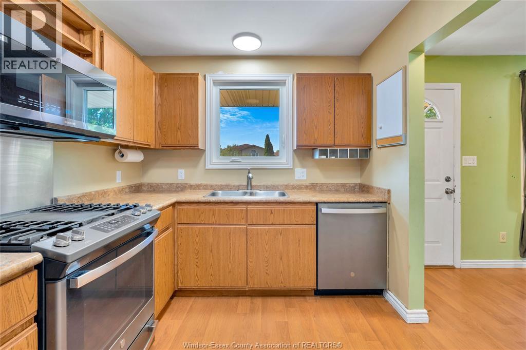 14 Azar Avenue, Tilbury, ON - Indoor Photo Showing Kitchen With Double Sink