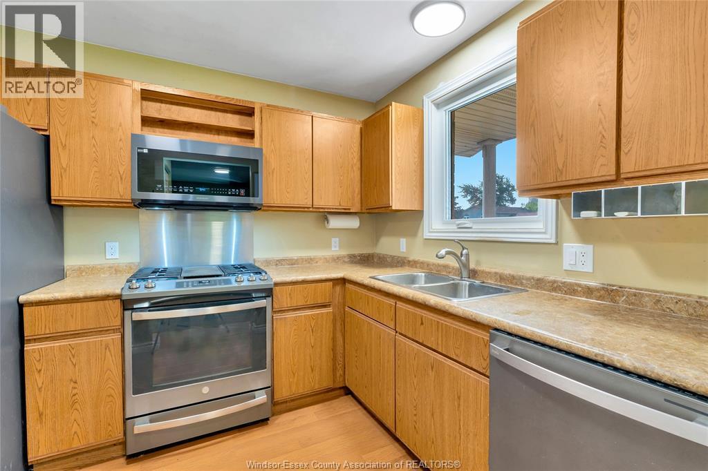 14 Azar Avenue, Tilbury, ON - Indoor Photo Showing Kitchen With Double Sink