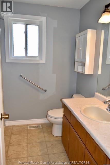14 Azar Avenue, Tilbury, ON - Indoor Photo Showing Bathroom