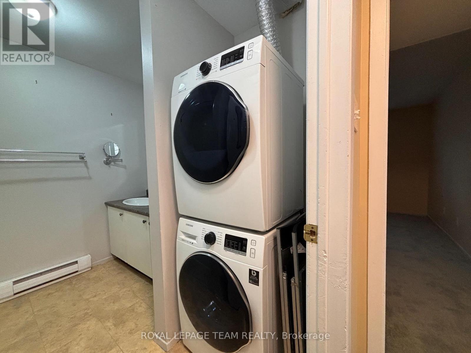 4 - 200 Fenerty Court, Ottawa, ON - Indoor Photo Showing Laundry Room