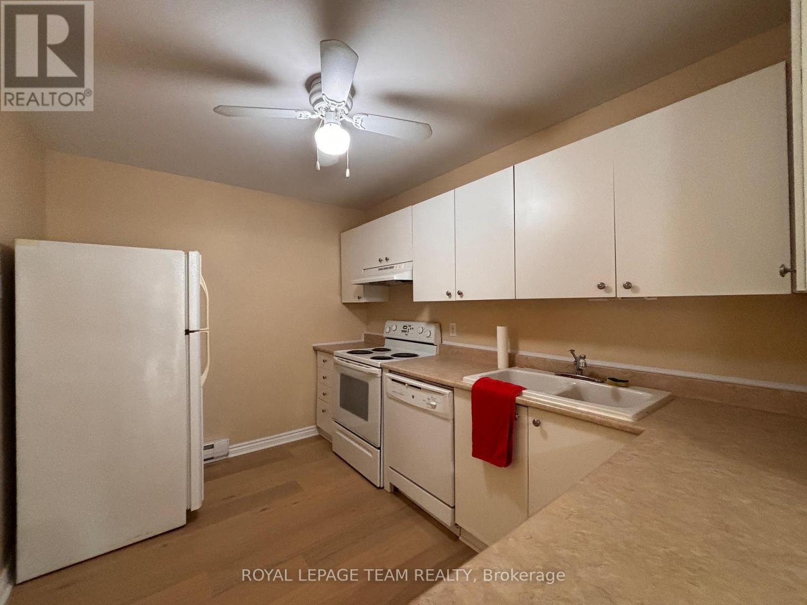 4 - 200 Fenerty Court, Ottawa, ON - Indoor Photo Showing Kitchen With Double Sink