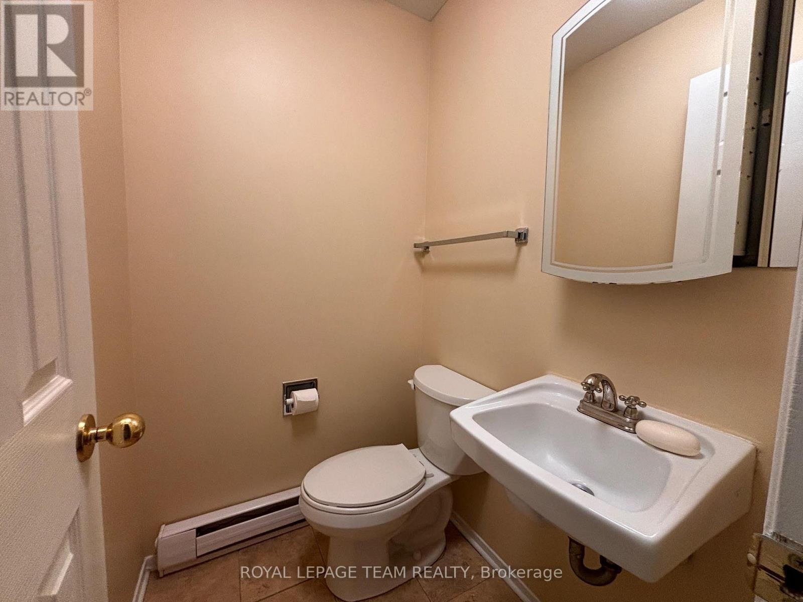 4 - 200 Fenerty Court, Ottawa, ON - Indoor Photo Showing Bathroom