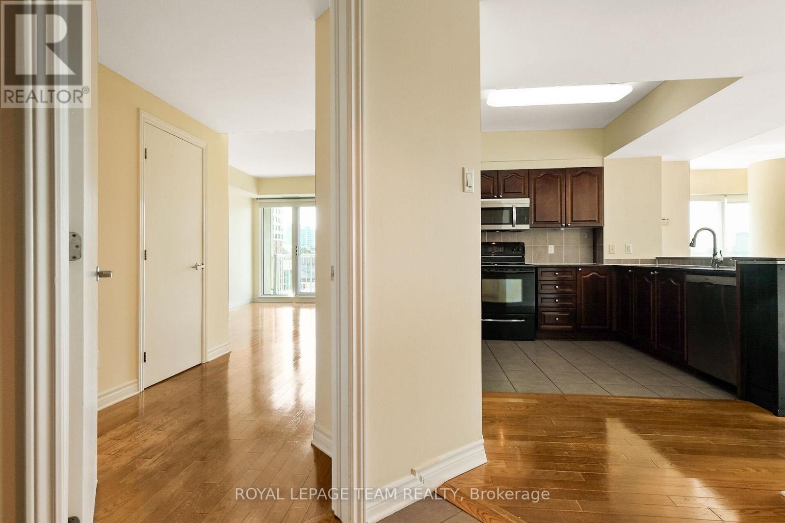 804 - 200 Rideau Street, Ottawa, ON - Indoor Photo Showing Kitchen
