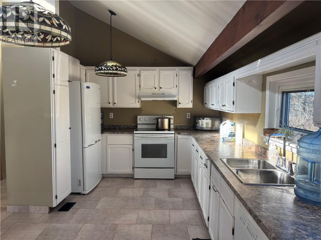1476 Hwy 144, Chelmsford, ON - Indoor Photo Showing Kitchen With Double Sink