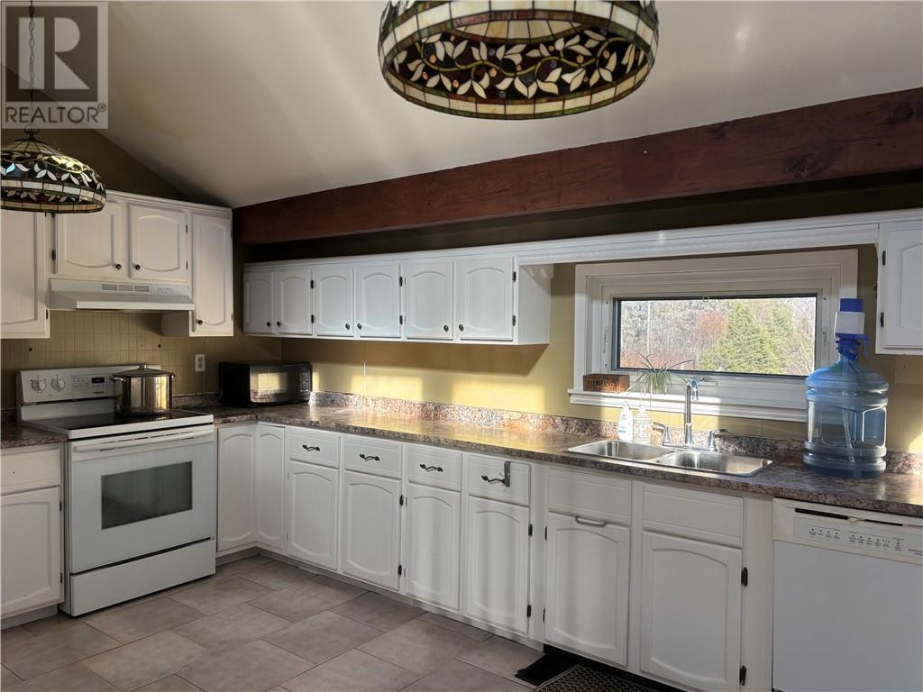 1476 Hwy 144, Chelmsford, ON - Indoor Photo Showing Kitchen With Double Sink