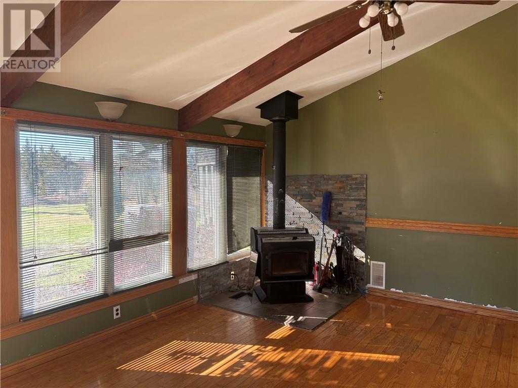 1476 Hwy 144, Chelmsford, ON - Indoor Photo Showing Other Room