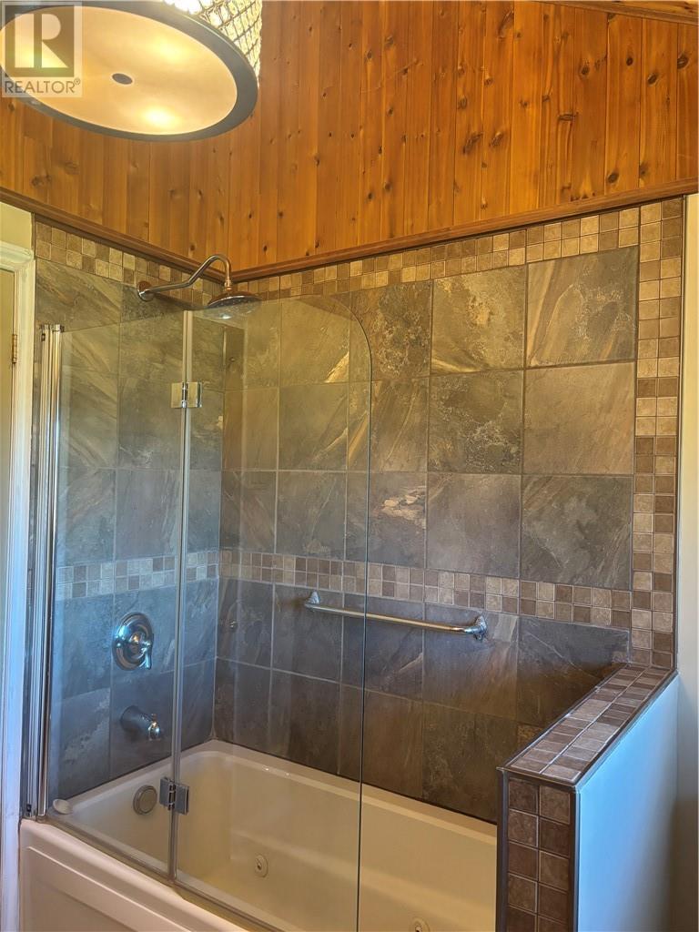 1476 Hwy 144, Chelmsford, ON - Indoor Photo Showing Bathroom