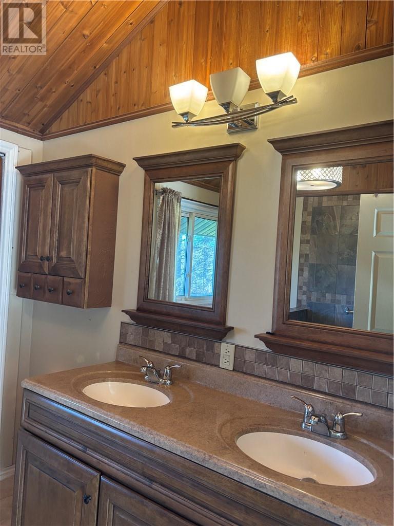 1476 Hwy 144, Chelmsford, ON - Indoor Photo Showing Bathroom