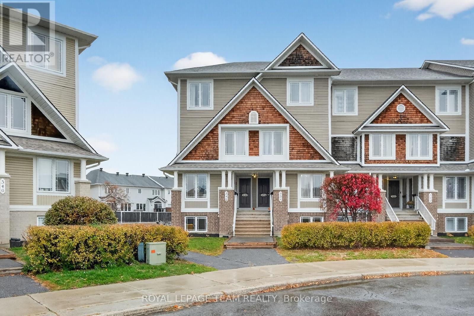 Welcome to 548 Lakeridge Drive! - 548 Lakeridge Drive Ne, Ottawa, ON - Outdoor With Facade