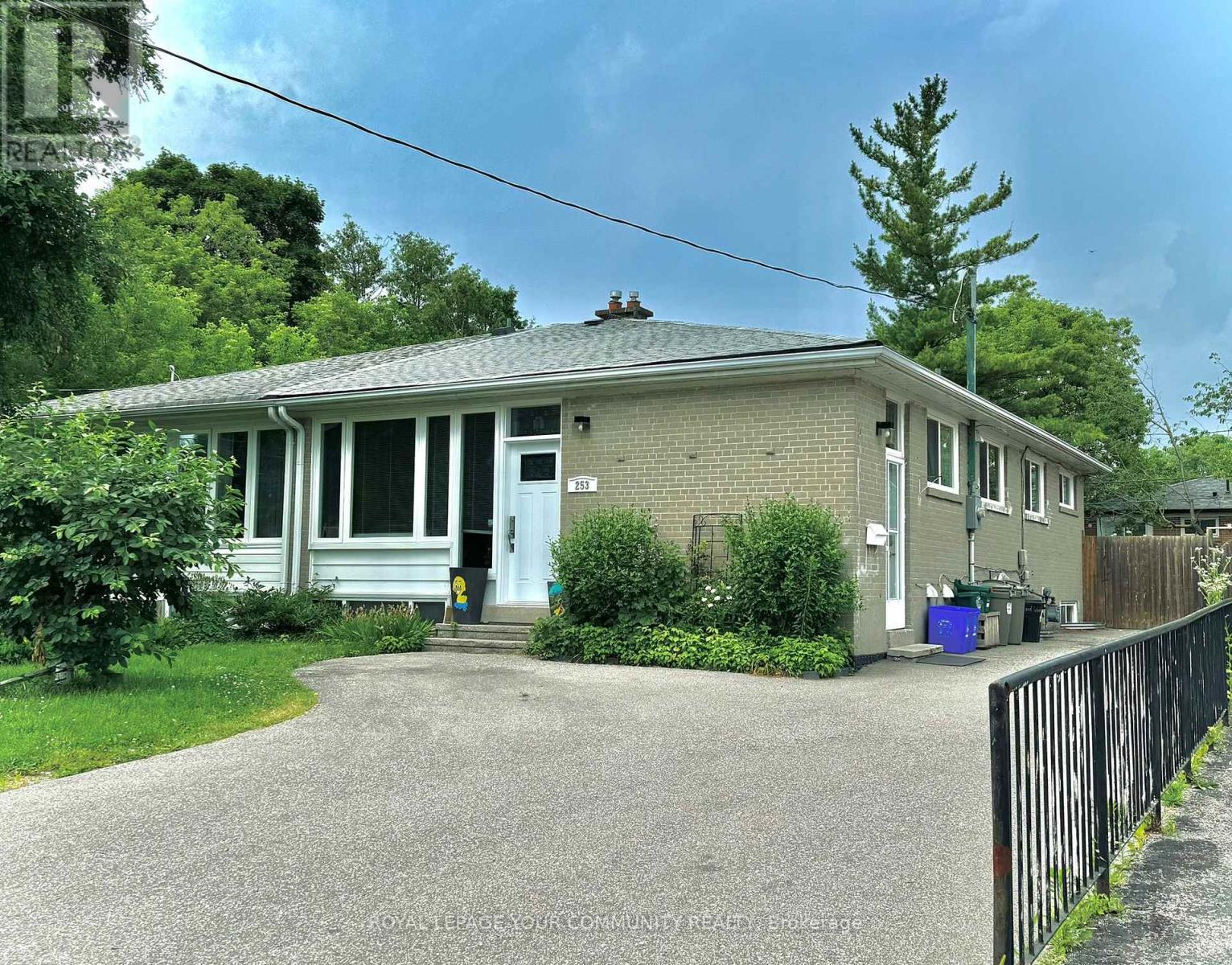 Basement #2 - 253 Alsace Road, Richmond Hill, ON - Outdoor