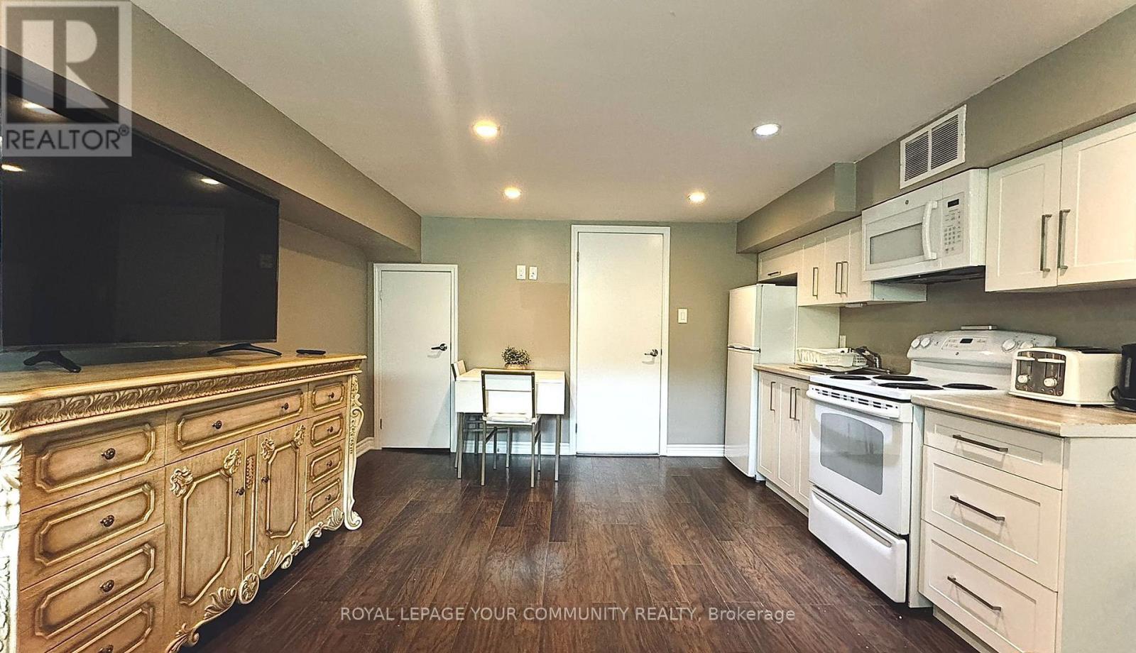 Basement #2 - 253 Alsace Road, Richmond Hill, ON - Indoor Photo Showing Kitchen