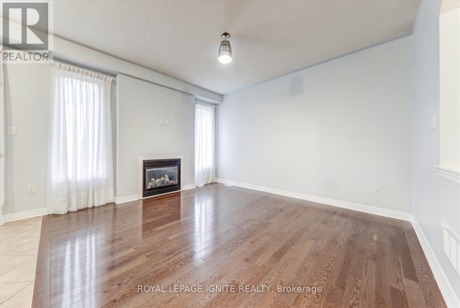 140 Durhamview Crescent, Whitchurch-Stouffville, ON - Indoor With Fireplace