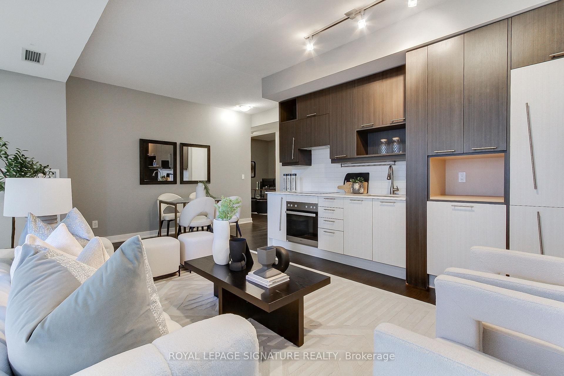 618-199 Richmond Street W, Toronto, ON - Indoor