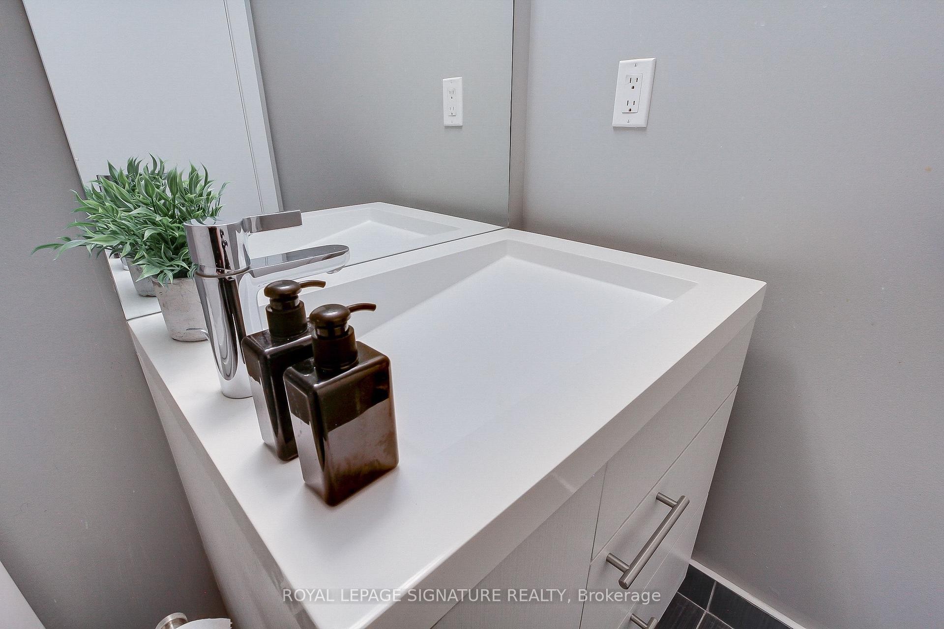 618-199 Richmond Street W, Toronto, ON - Indoor