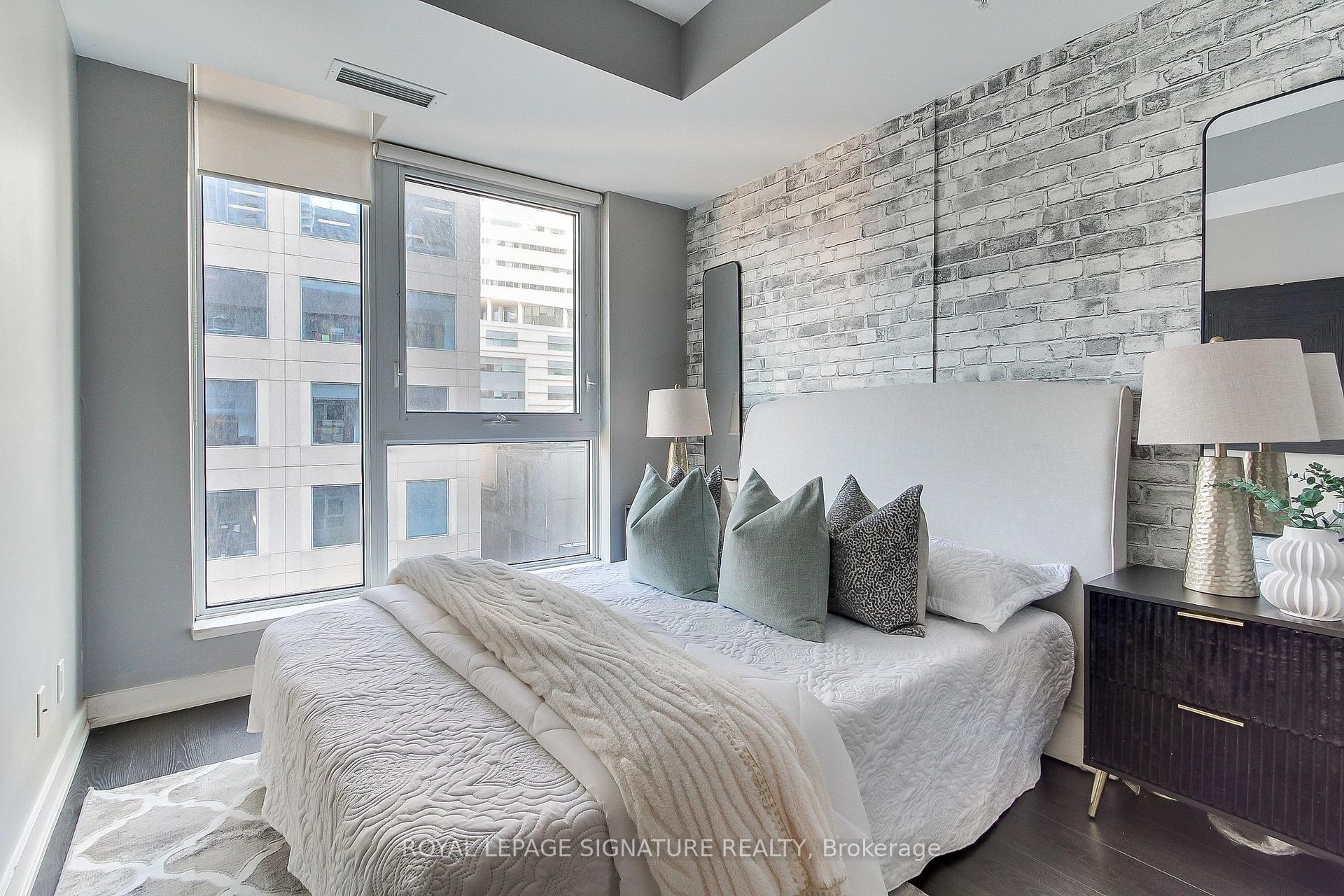 618-199 Richmond Street W, Toronto, ON - Indoor Photo Showing Bedroom