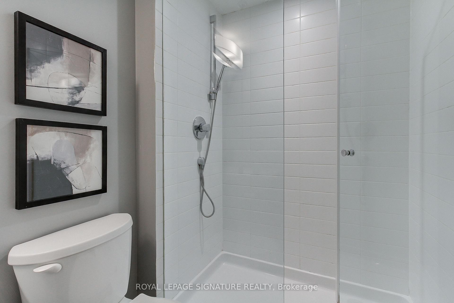 618-199 Richmond Street W, Toronto, ON - Indoor Photo Showing Bathroom