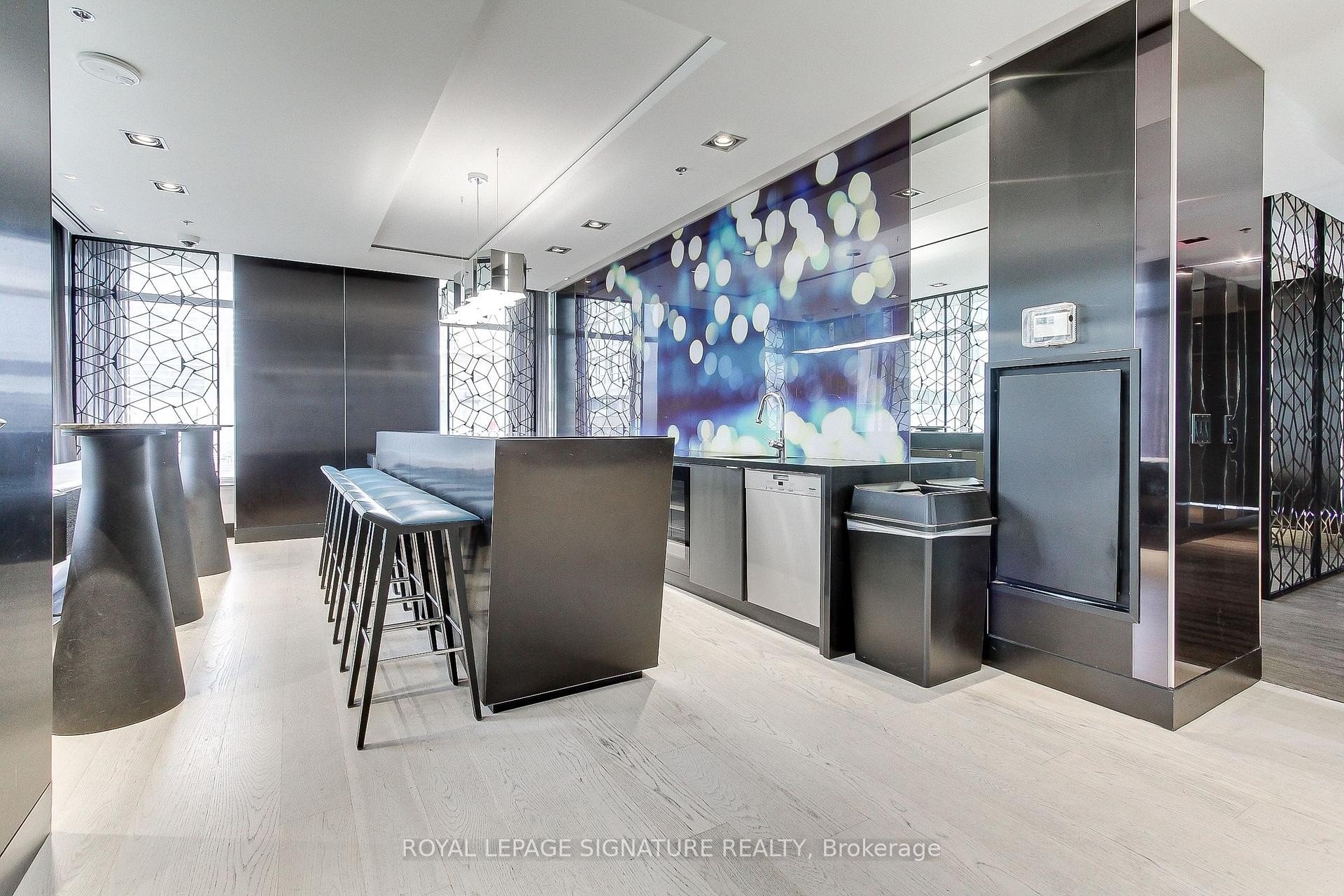 618-199 Richmond Street W, Toronto, ON - Indoor