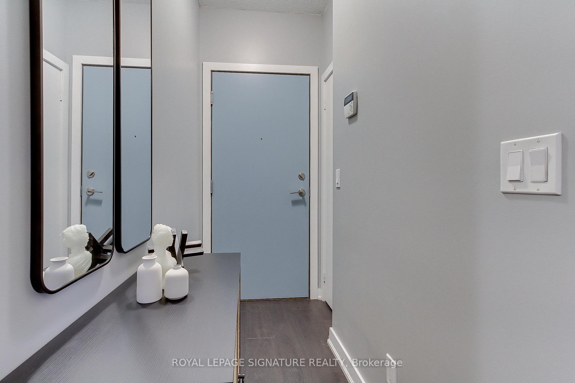 618-199 Richmond Street W, Toronto, ON - Indoor Photo Showing Other Room