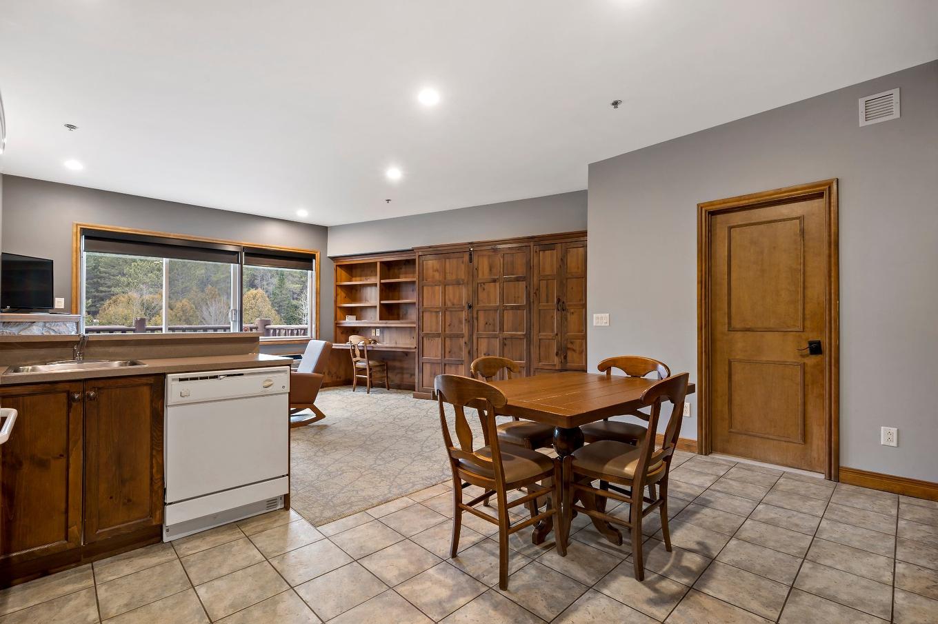 Dining room - 338-2396 Rue Labelle, Mont-Tremblant, QC - Indoor