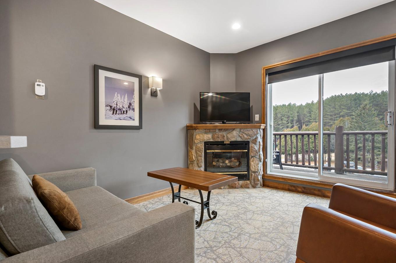 Living room - 338-2396 Rue Labelle, Mont-Tremblant, QC - Indoor Photo Showing Living Room With Fireplace