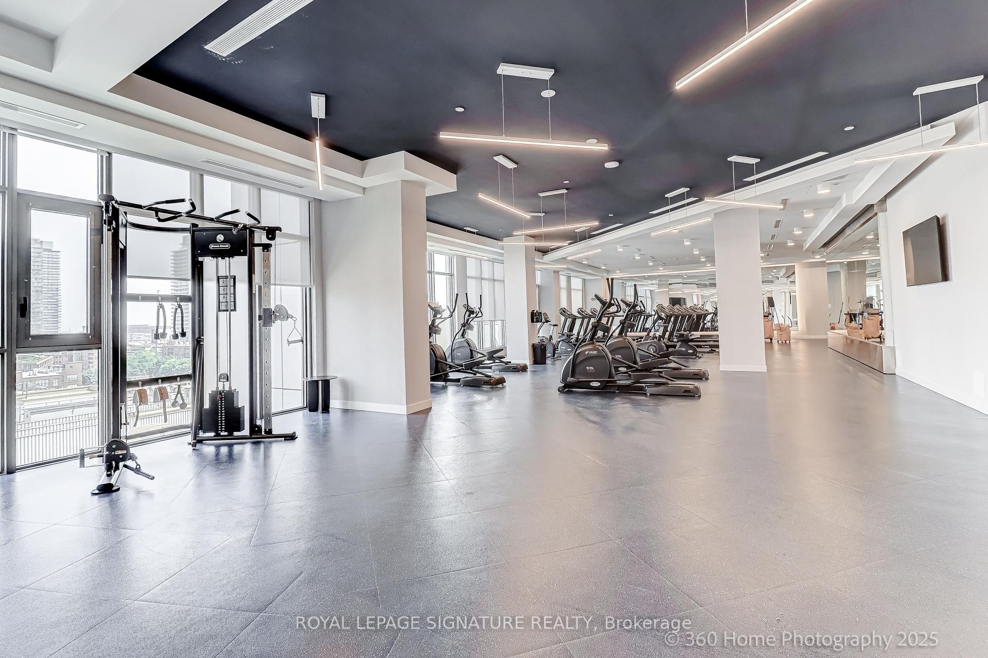 521-60 Princess Street, Toronto, ON - Indoor Photo Showing Gym Room