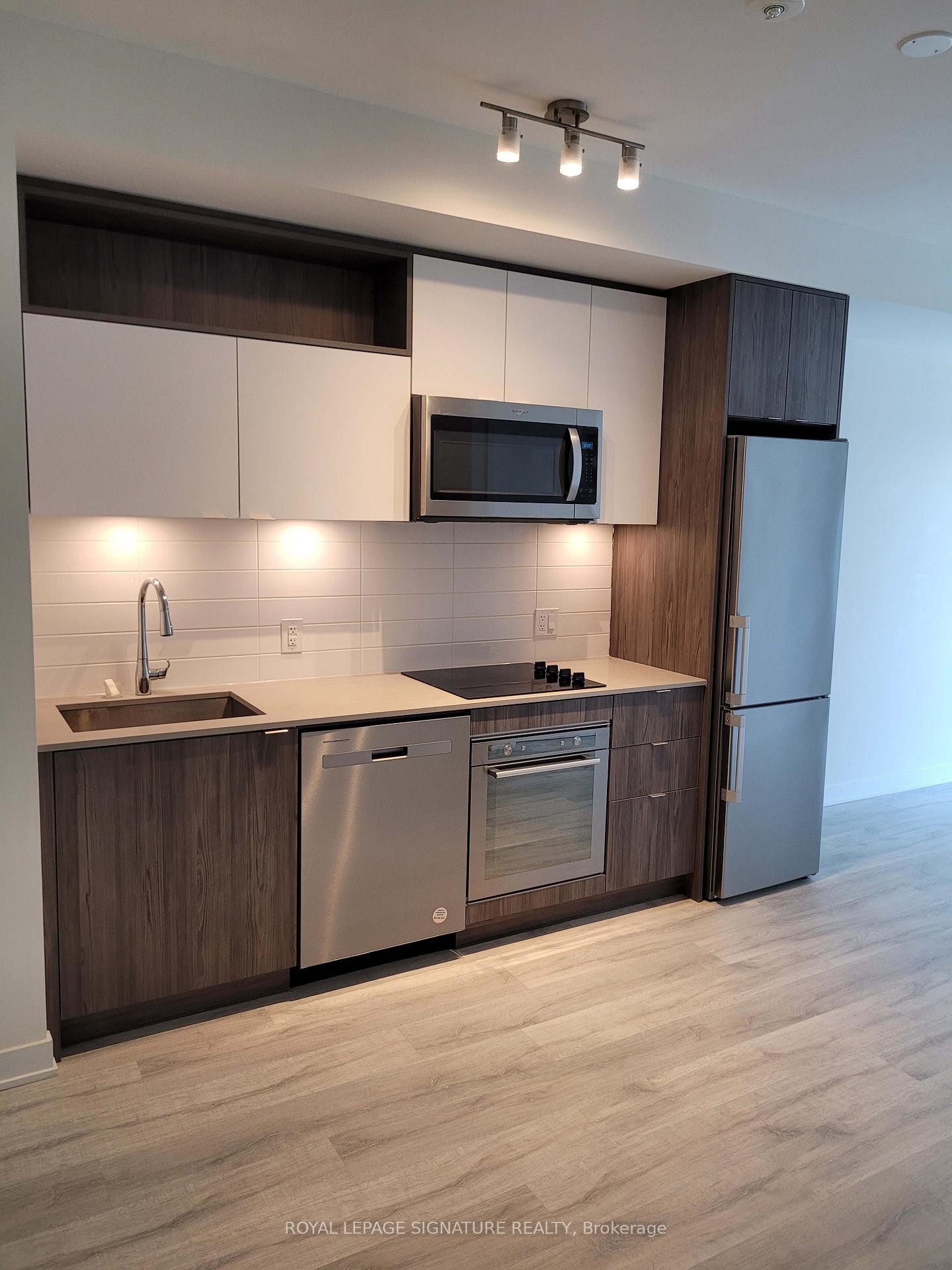 521-60 Princess Street, Toronto, ON - Indoor Photo Showing Kitchen