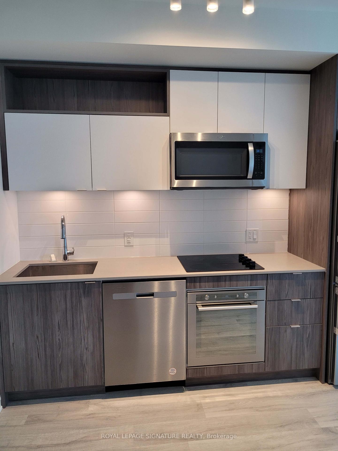 521-60 Princess Street, Toronto, ON - Indoor Photo Showing Kitchen With Upgraded Kitchen