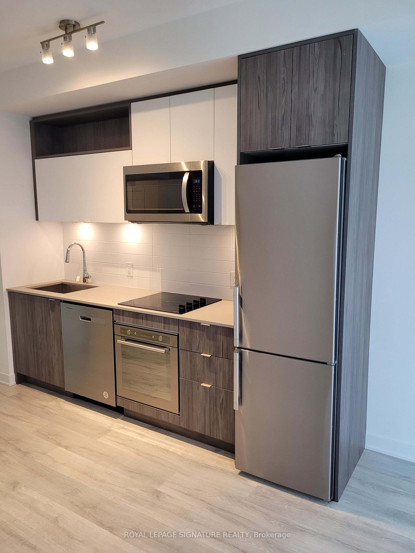 521-60 Princess Street, Toronto, ON - Indoor Photo Showing Kitchen With Upgraded Kitchen