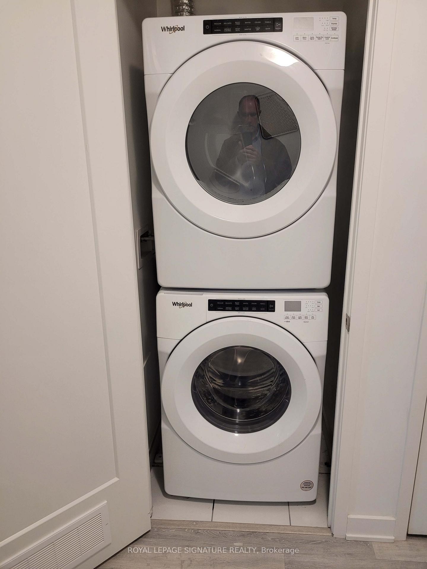 521-60 Princess Street, Toronto, ON - Indoor Photo Showing Laundry Room
