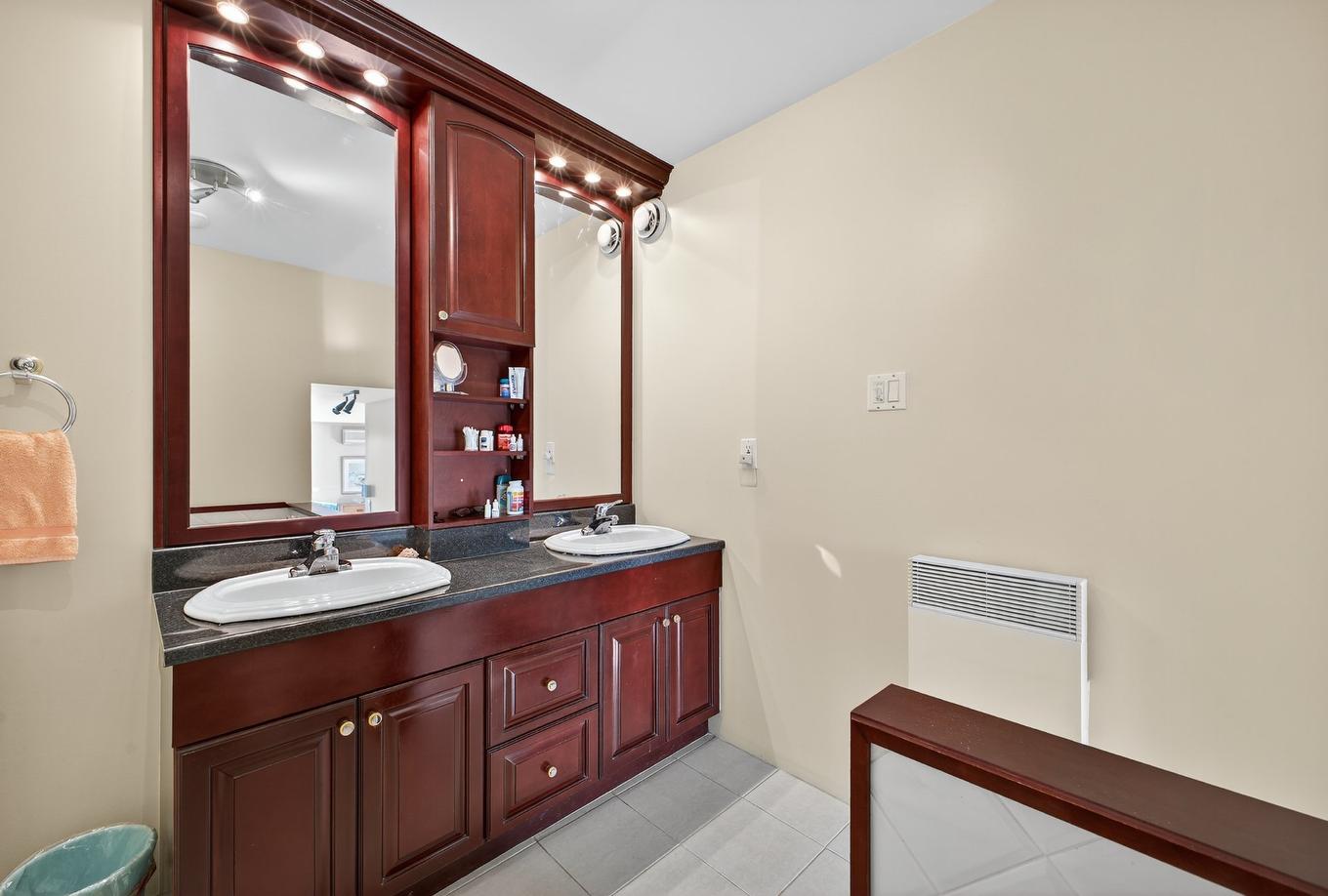 Bathroom - 1029 Rue De Salaberry, Montréal (Ahuntsic-Cartierville), QC