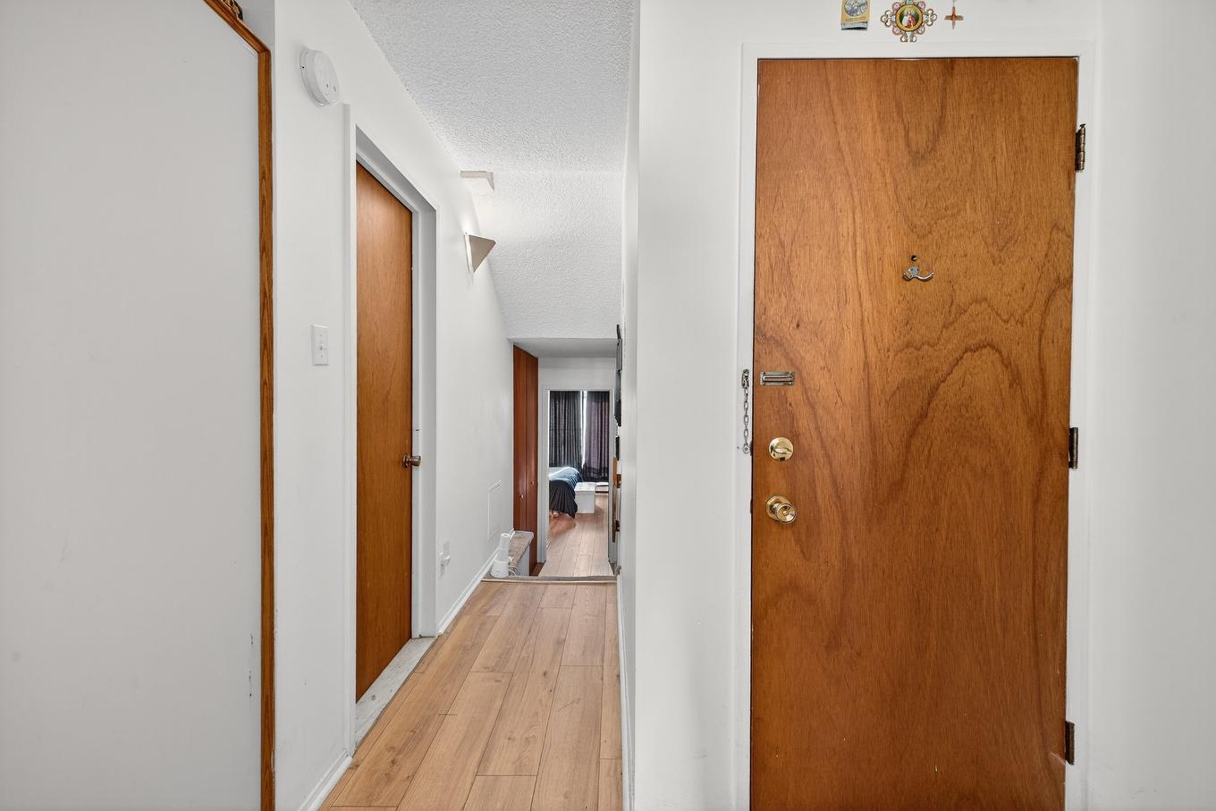 Hall - 1029 Rue De Salaberry, Montréal (Ahuntsic-Cartierville), QC