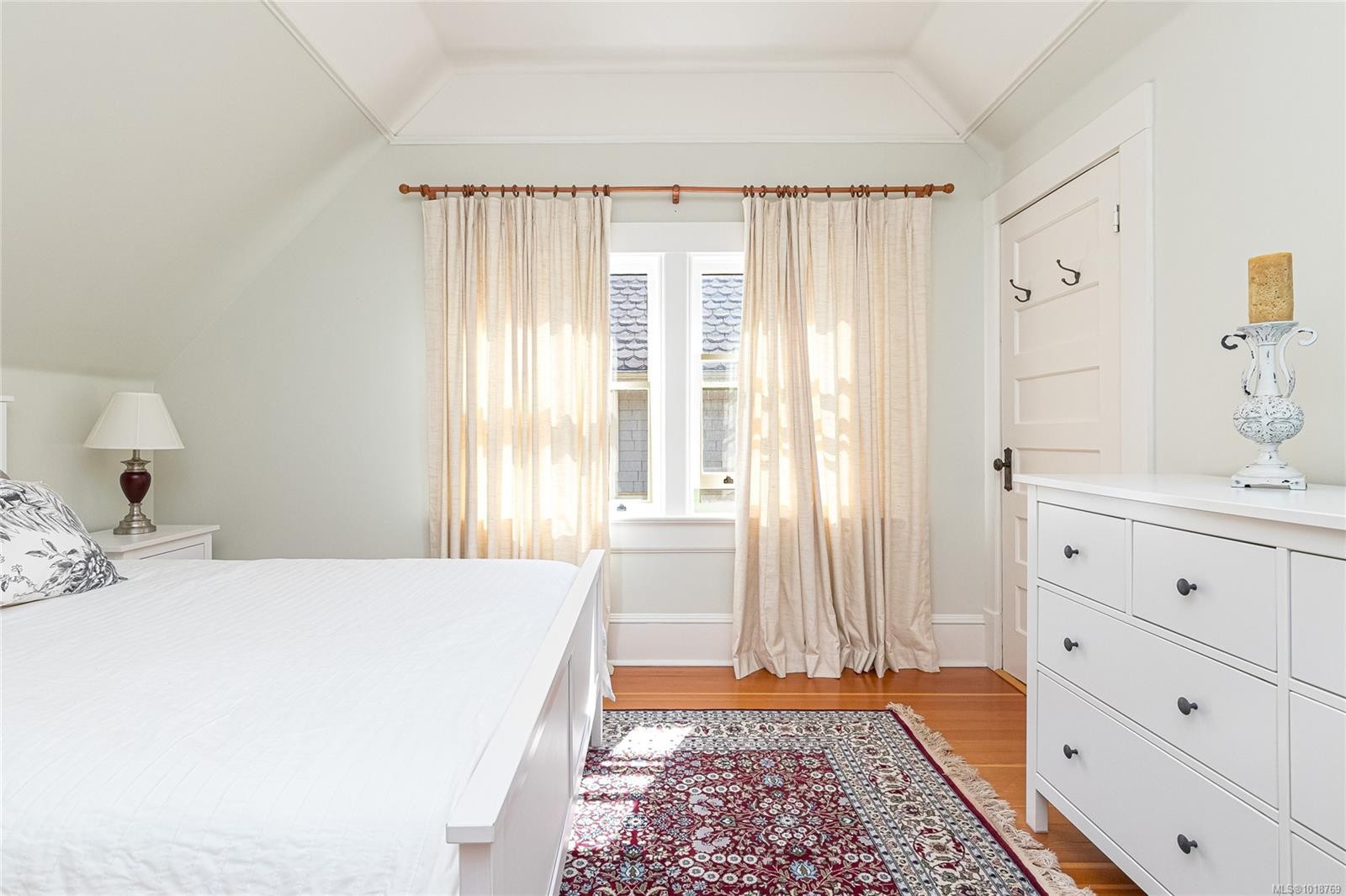 606 Niagara St, Victoria, BC