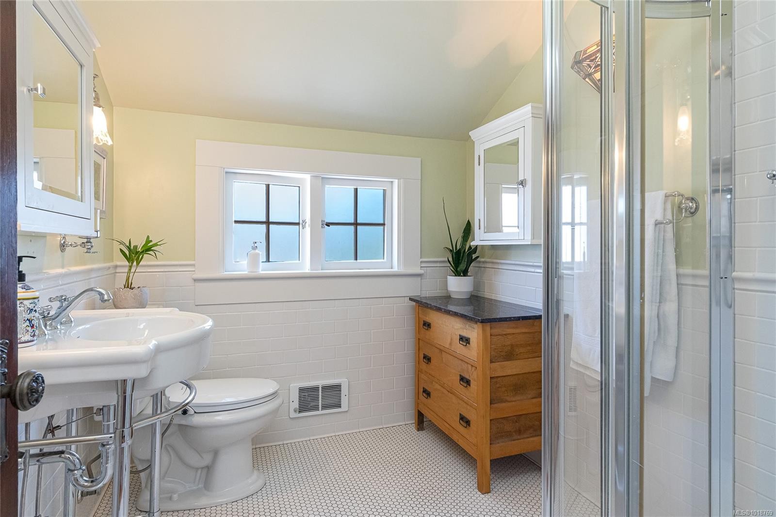 606 Niagara St, Victoria, BC