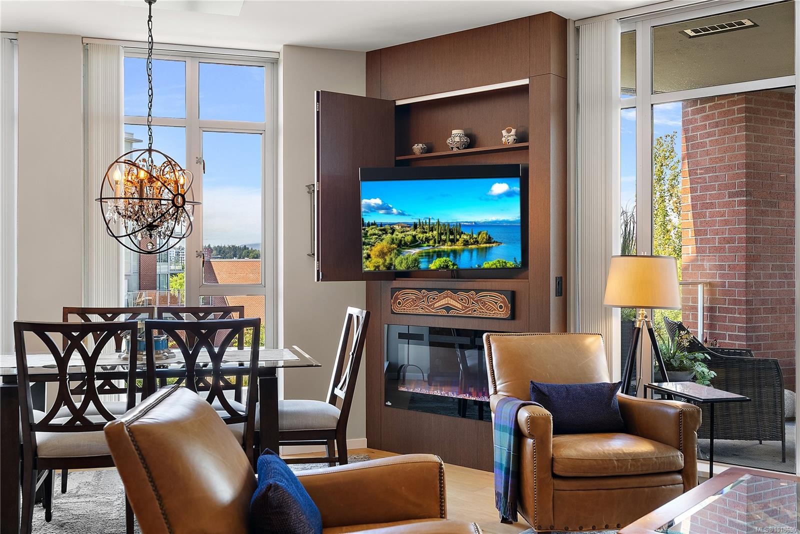 205-100 Saghalie Rd, Victoria, BC - Indoor With Fireplace