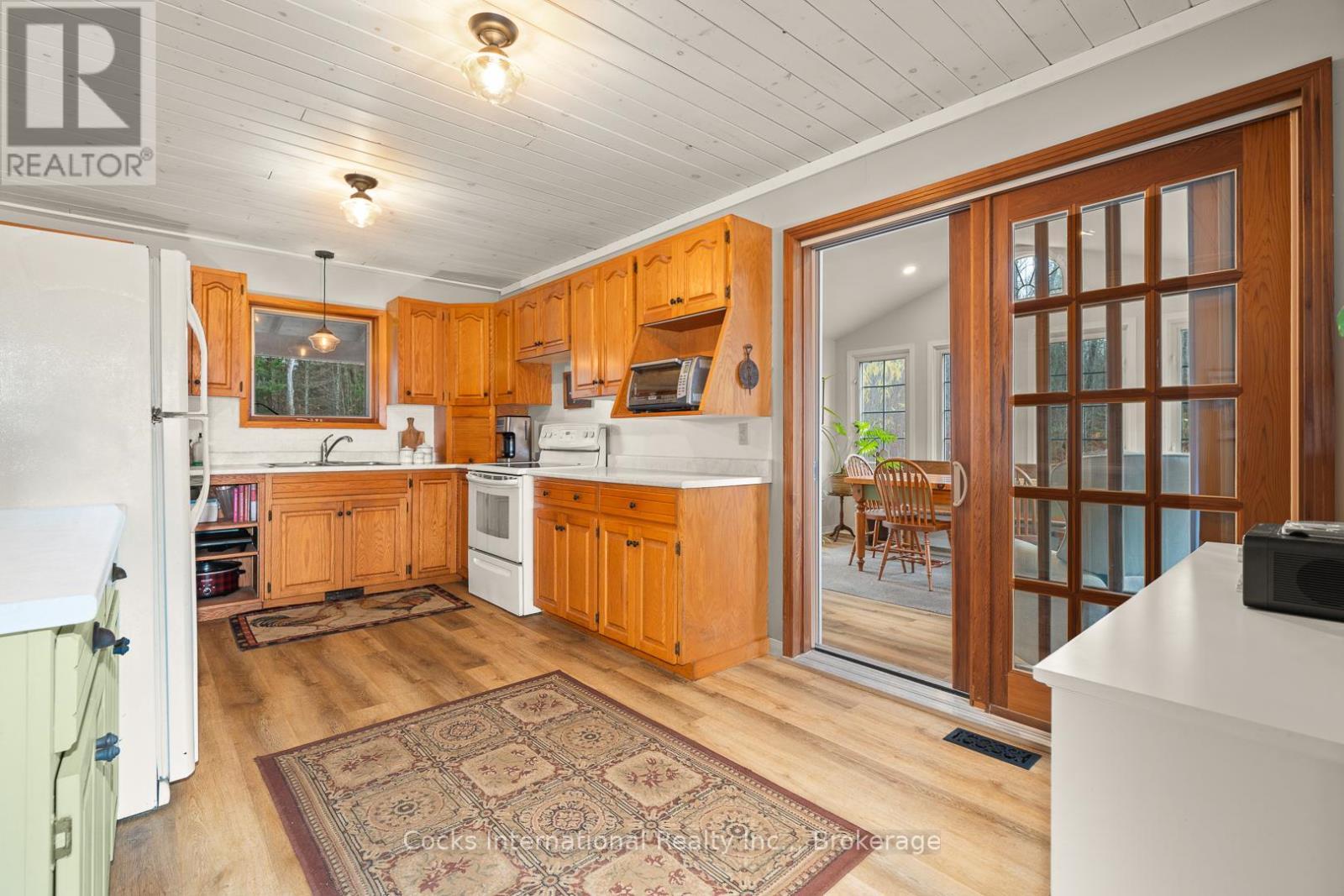 621 Chapman Strong Road, Strong, ON - Indoor Photo Showing Kitchen