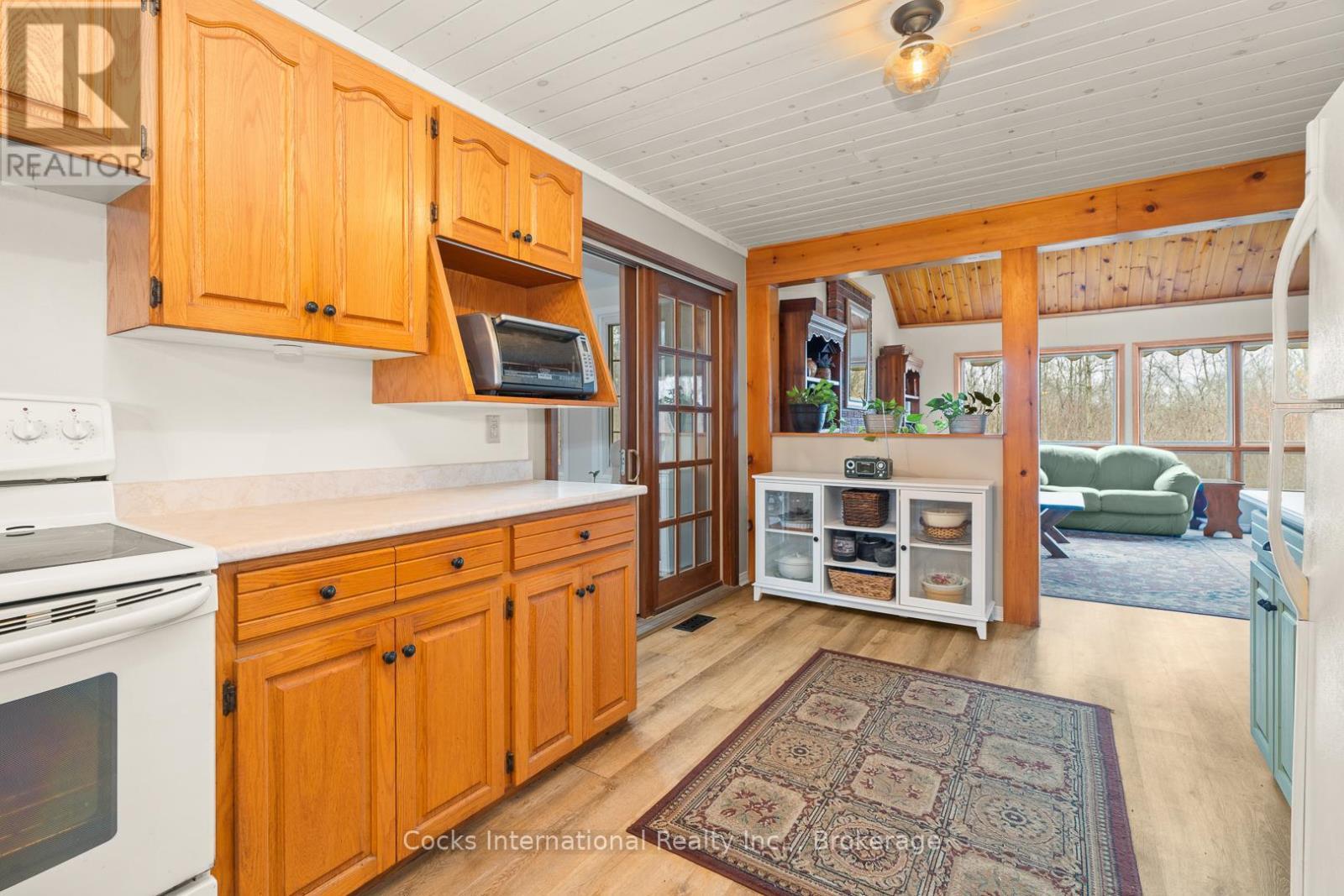 621 Chapman Strong Road, Strong, ON - Indoor Photo Showing Kitchen
