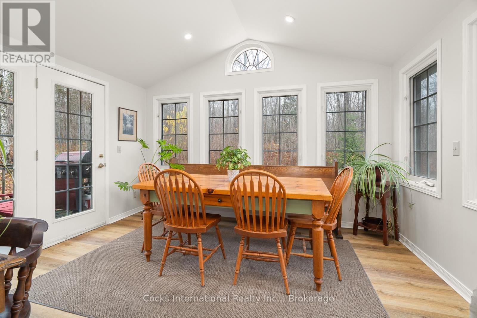 621 Chapman Strong Road, Strong, ON - Indoor Photo Showing Dining Room