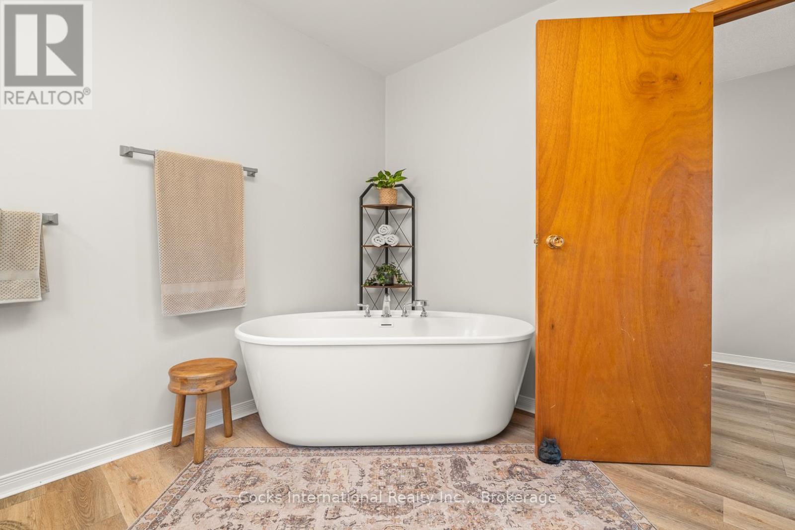 621 Chapman Strong Road, Strong, ON - Indoor Photo Showing Bathroom