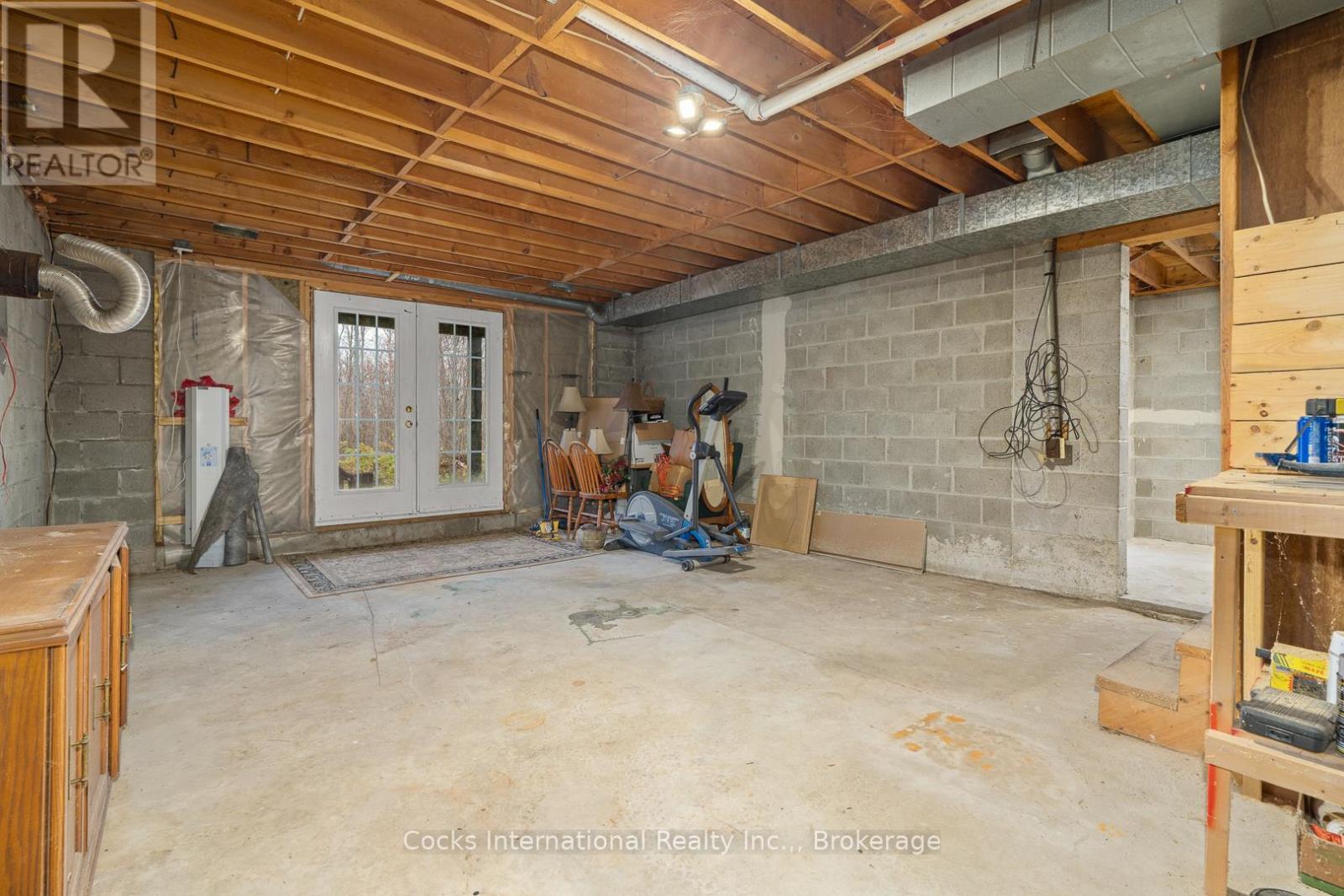 621 Chapman Strong Road, Strong, ON - Indoor