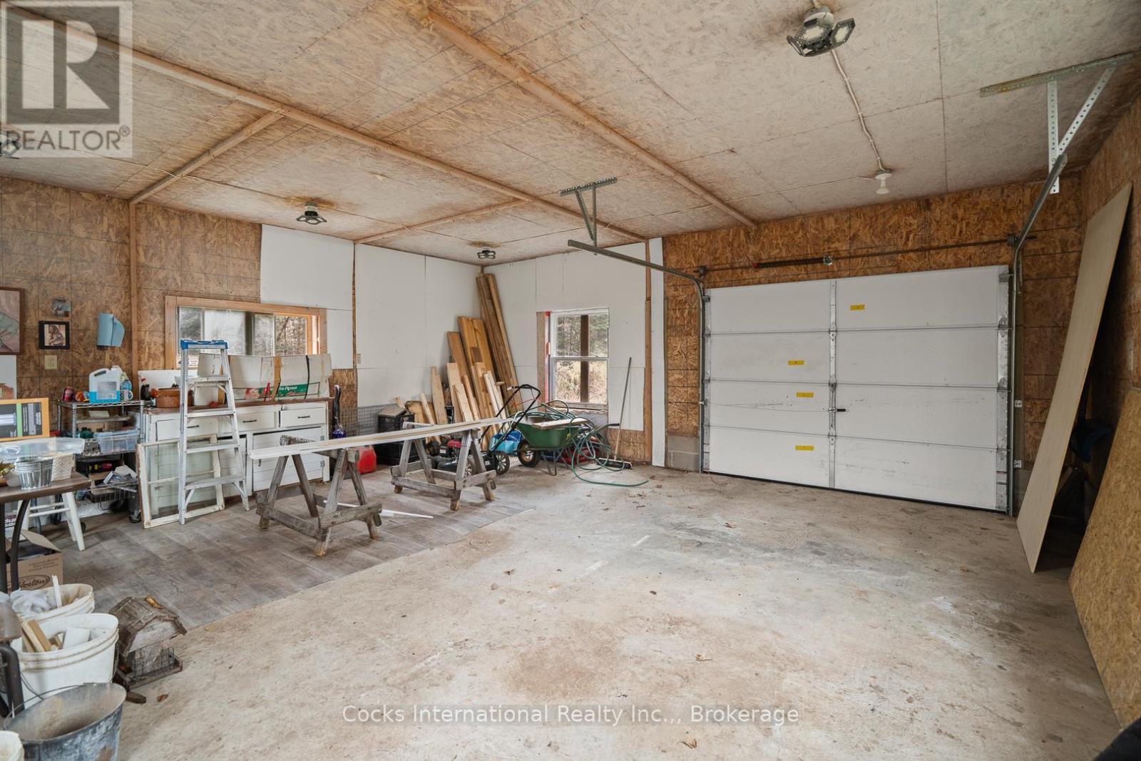 621 Chapman Strong Road, Strong, ON - Indoor Photo Showing Garage