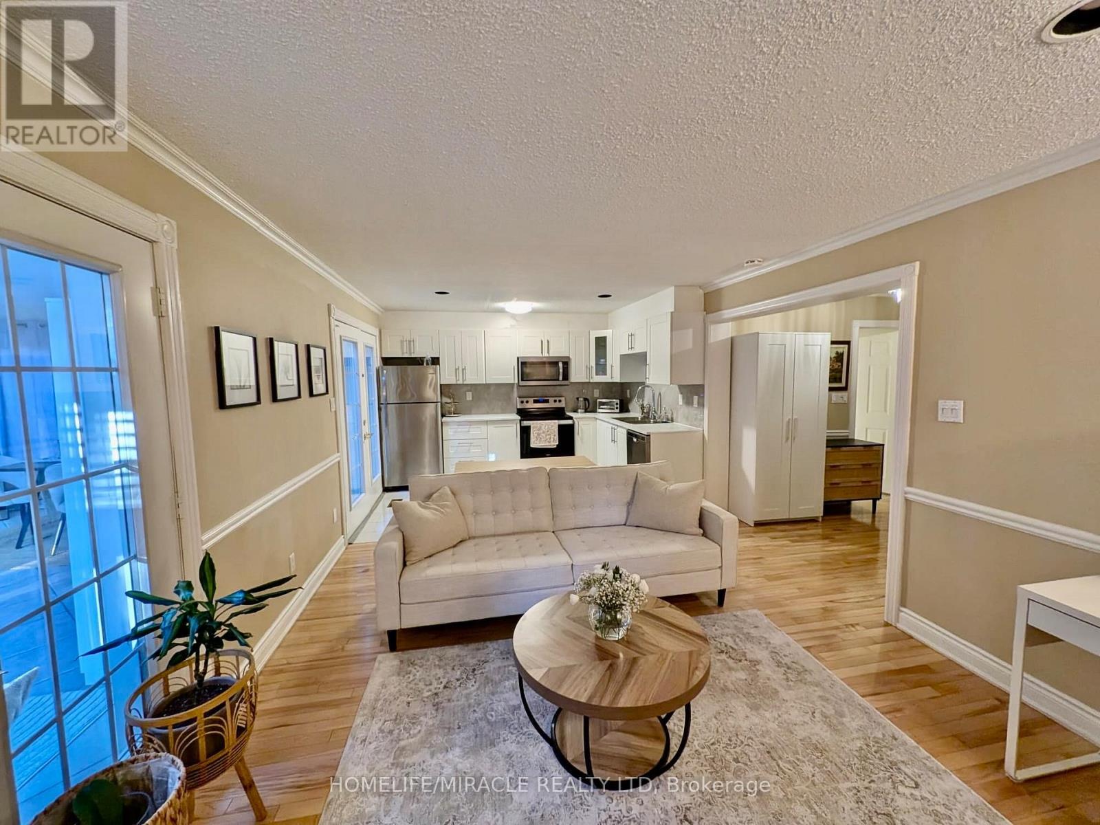 Ground Floor Unit - 515 Louis Drive, Mississauga, ON - Indoor Photo Showing Living Room