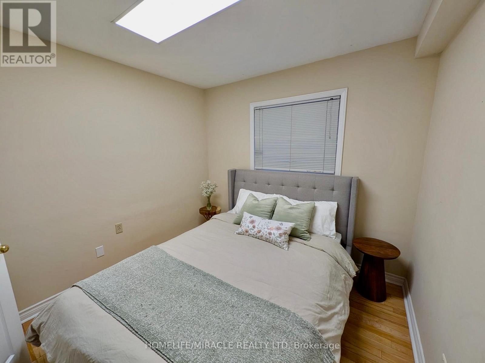 Ground Floor Unit - 515 Louis Drive, Mississauga, ON - Indoor Photo Showing Bedroom