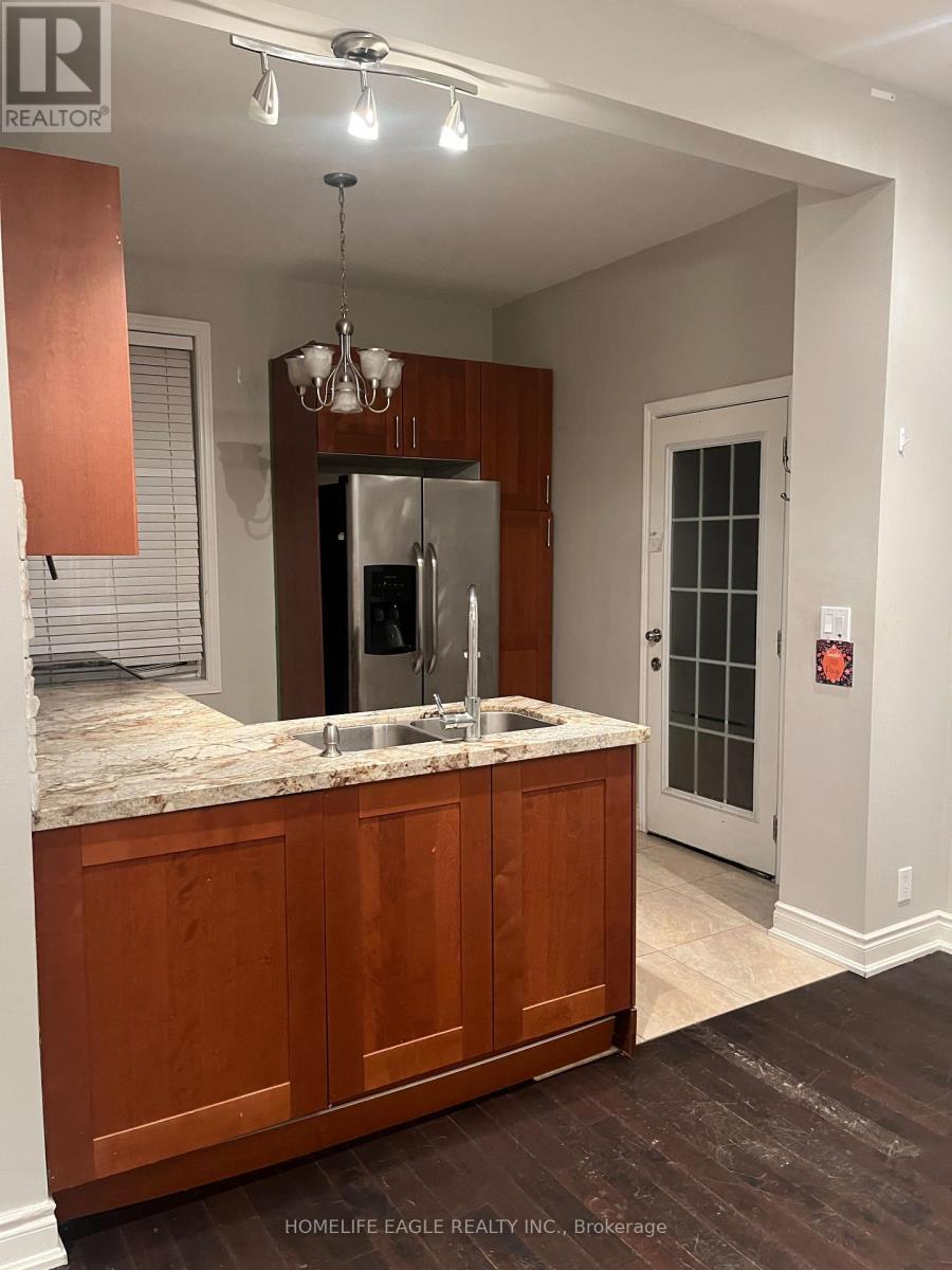 87 Simcoe Road, Bradford West Gwillimbury, ON - Indoor Photo Showing Kitchen