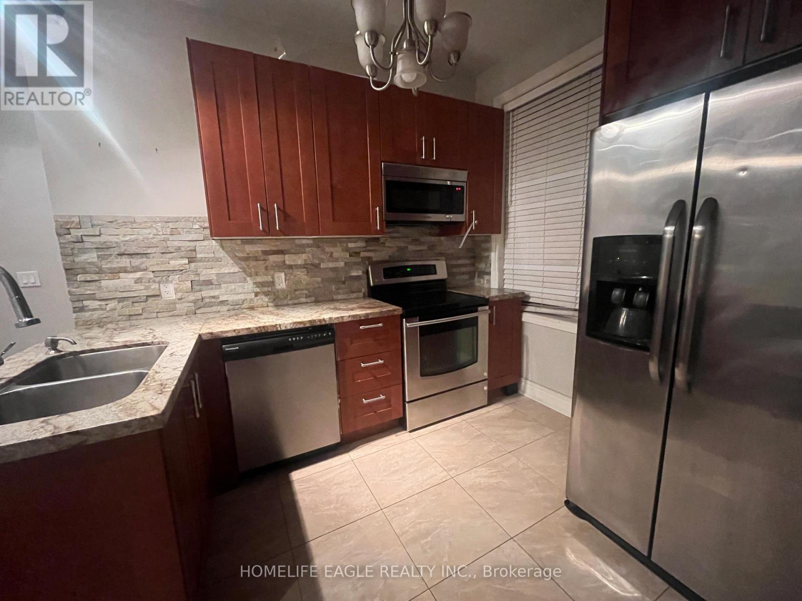 87 Simcoe Road, Bradford West Gwillimbury, ON - Indoor Photo Showing Kitchen With Stainless Steel Kitchen With Double Sink
