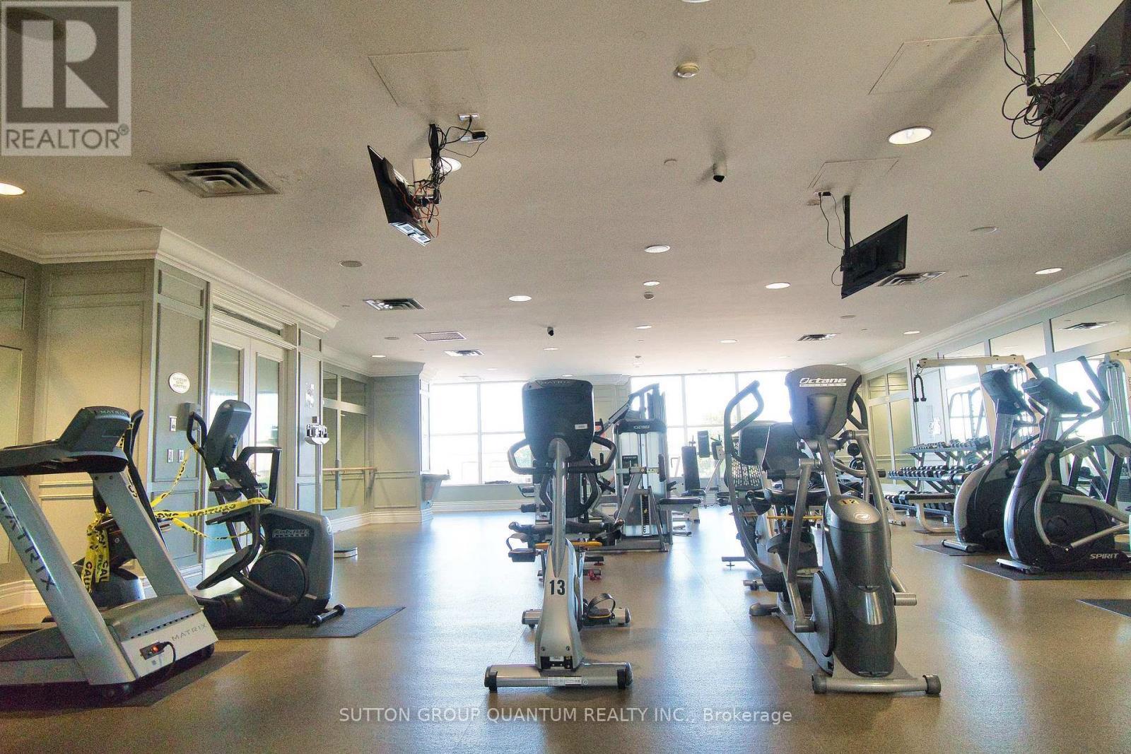 716 - 25 Kingsbridge Garden Circle, Mississauga, ON - Indoor Photo Showing Gym Room