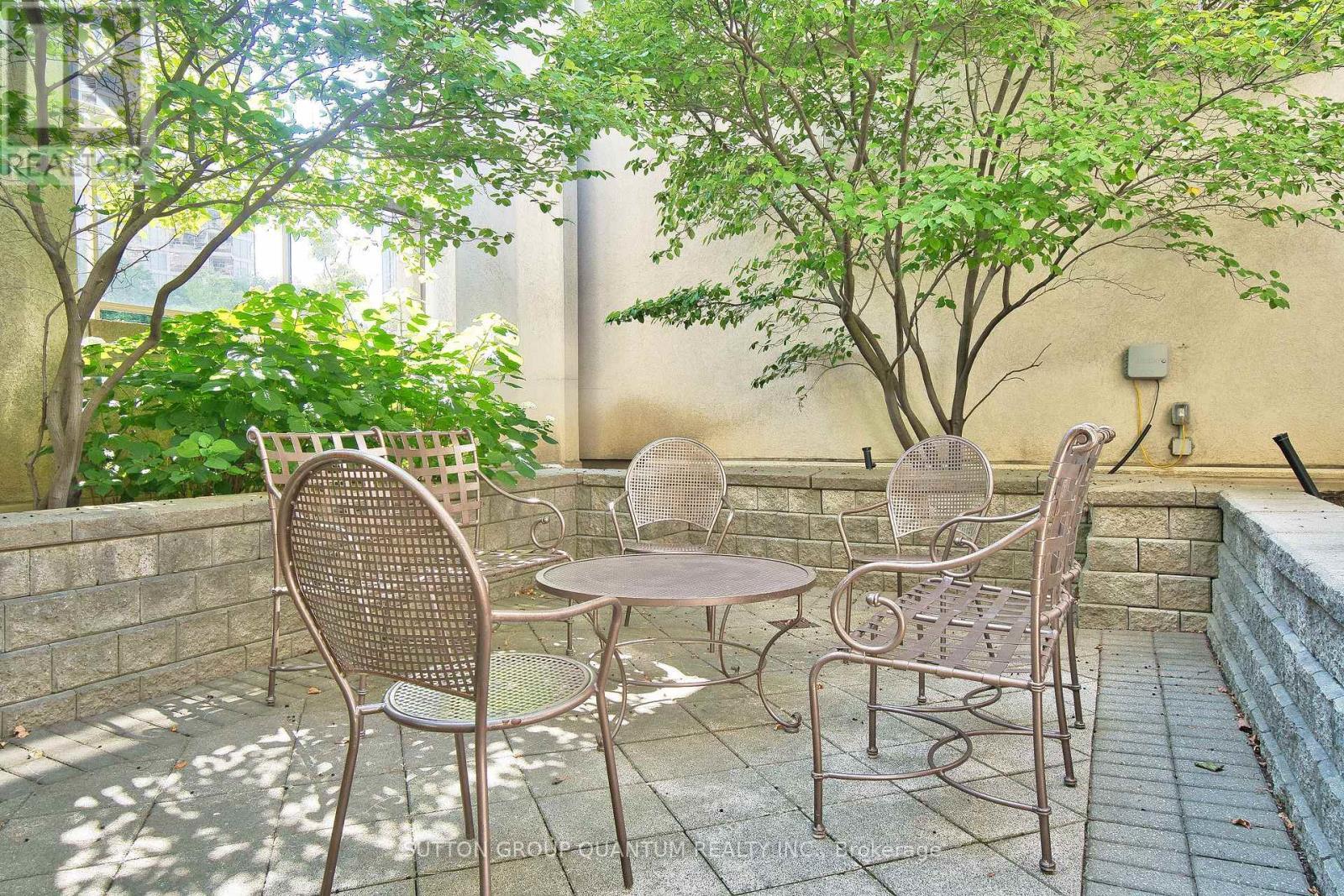 716 - 25 Kingsbridge Garden Circle, Mississauga, ON - Outdoor