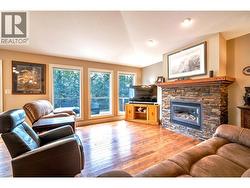 hardwood floors/ vaulted ceilings /open plan, treed views -