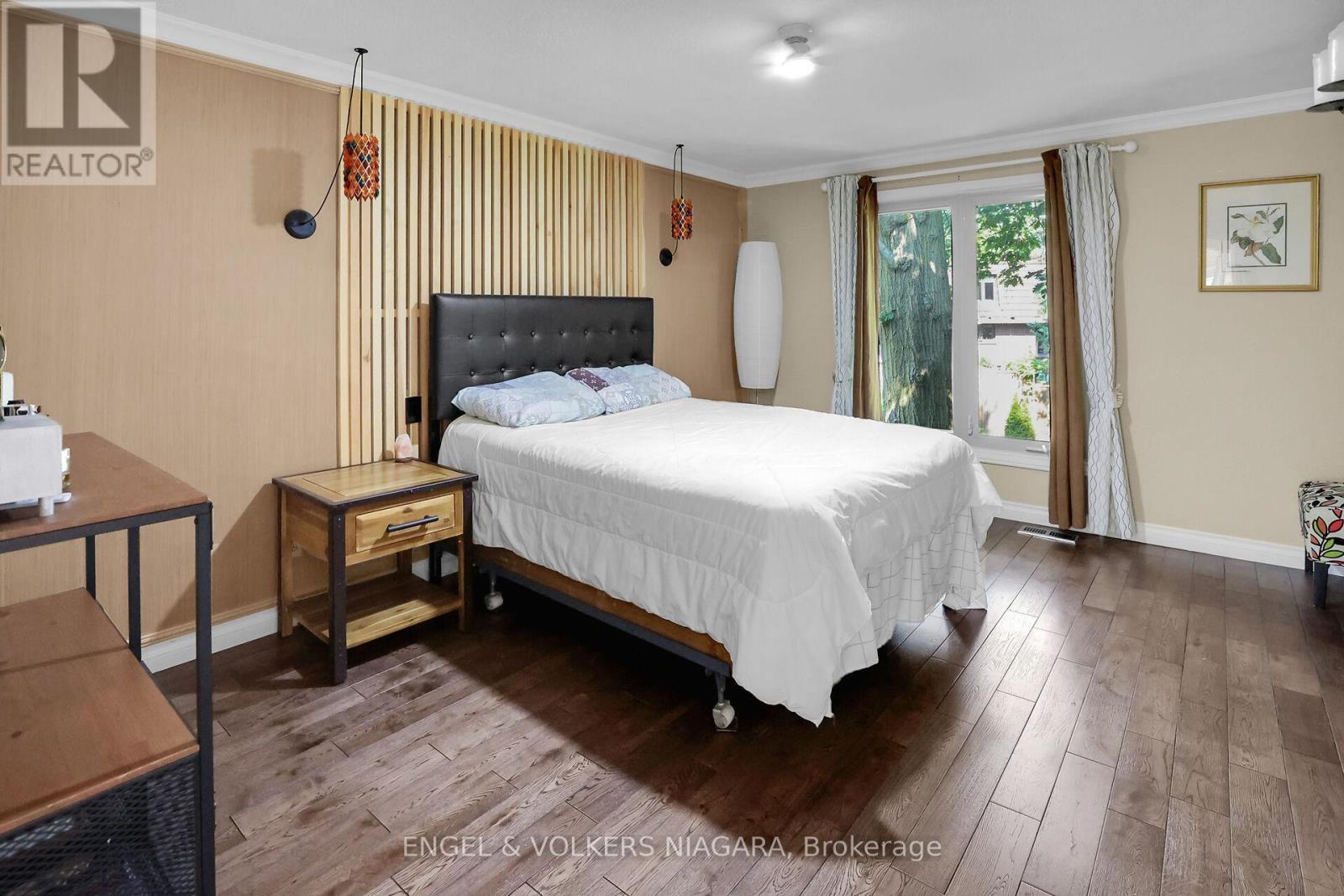 2459 Noella Crescent, Niagara Falls (Casey), ON - Indoor Photo Showing Bedroom